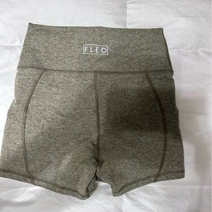 Fleo shorts, 4” high rise contour, heather green, medium